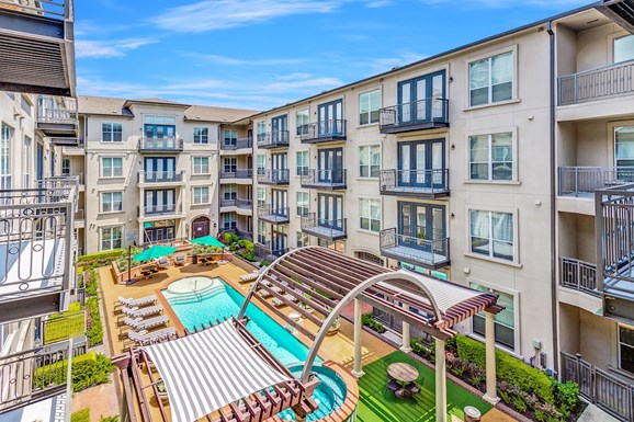 5 Reasons to Choose La Maison River Oaks Apartments